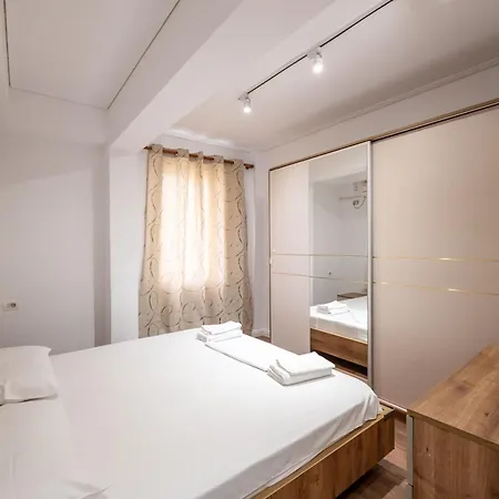 Tirent - Komuna E Parisit, 2