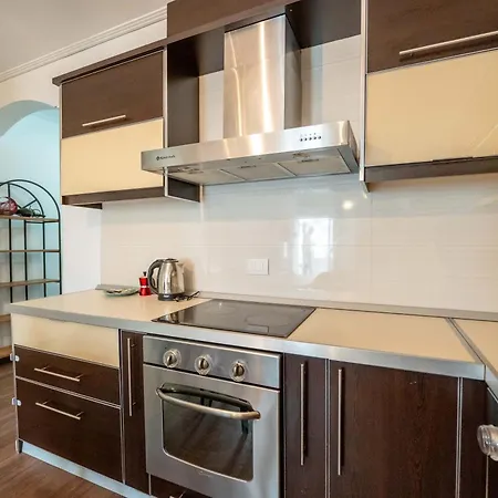 Tirent - Komuna E Parisit, 2 Tirana