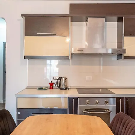 Tirent - Komuna E Parisit, 2 *