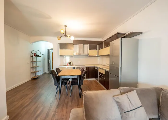 Tirent - Komuna E Parisit, 2 * Tirana