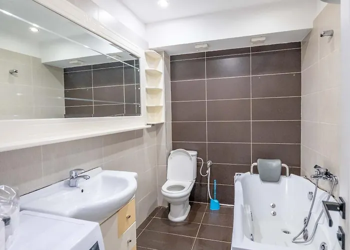 Tirent - Komuna E Parisit, 2 * Tirana