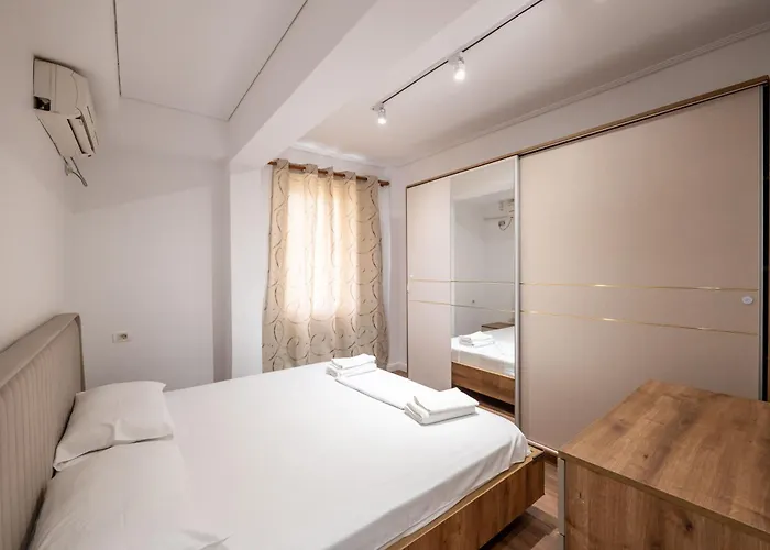 Tirent - Komuna E Parisit, 2