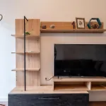 Tirent - Komuna E Parisit, 2 Apartment *