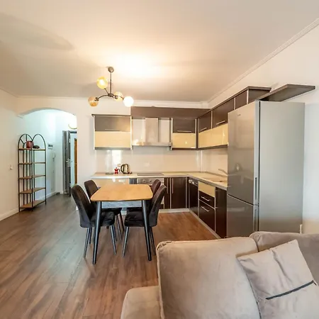 Tirent - Komuna E Parisit, 2 * Tirana