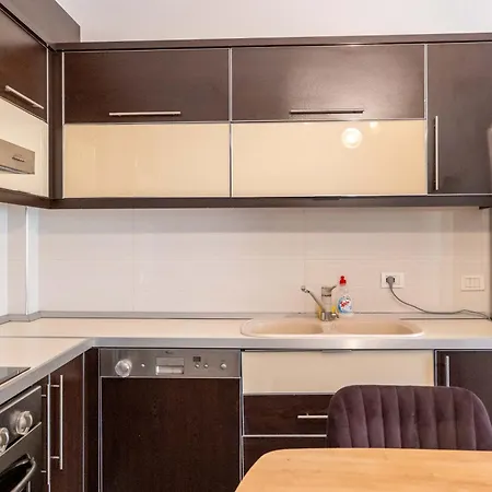 Tirent - Komuna E Parisit, 2