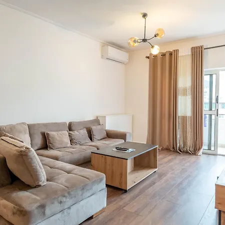 Tirent - Komuna E Parisit, 2 Apartment *