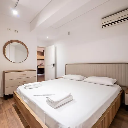 Tirent - Komuna E Parisit, 2 Apartman *