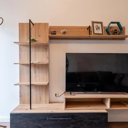 Tirent - Komuna E Parisit, 2 Apartman *