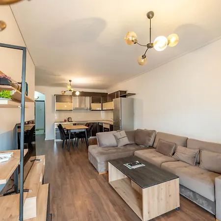 Tirent - Komuna E Parisit, 2 Apartman *