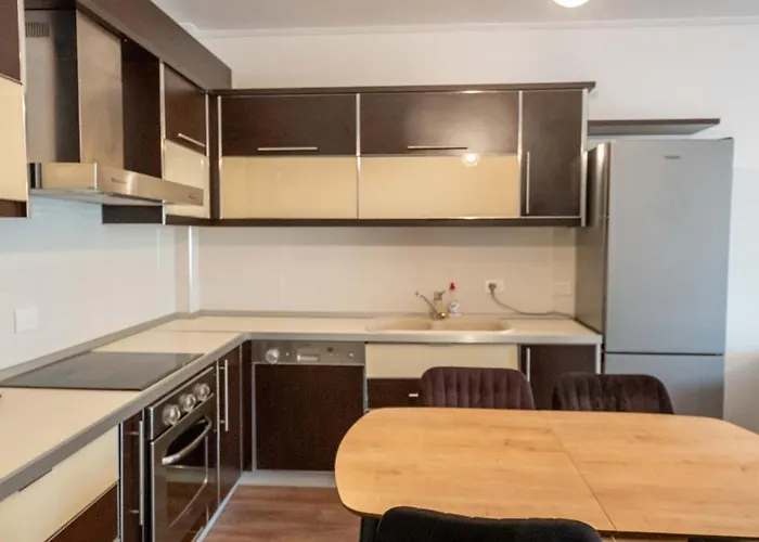 Tirent - Komuna E Parisit, 2 * Tirana