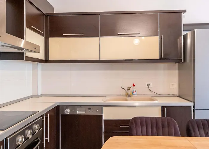 Tirent - Komuna E Parisit, 2