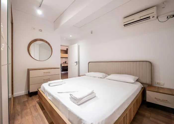 Tirent - Komuna E Parisit, 2 Apartment *