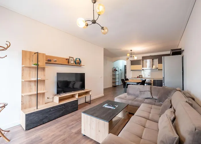 Tirent - Komuna E Parisit, 2 *