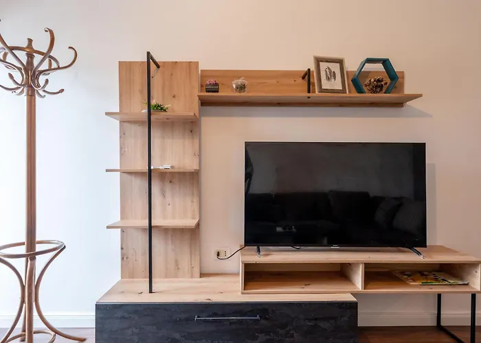 Tirent - Komuna E Parisit, 2 Apartment *