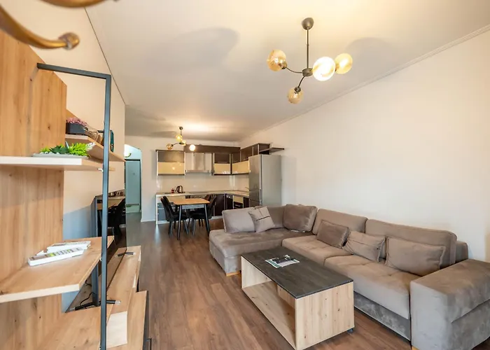 Tirent - Komuna E Parisit, 2 Apartment *