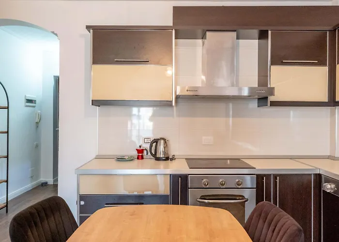 Tirent - Komuna E Parisit, 2 *